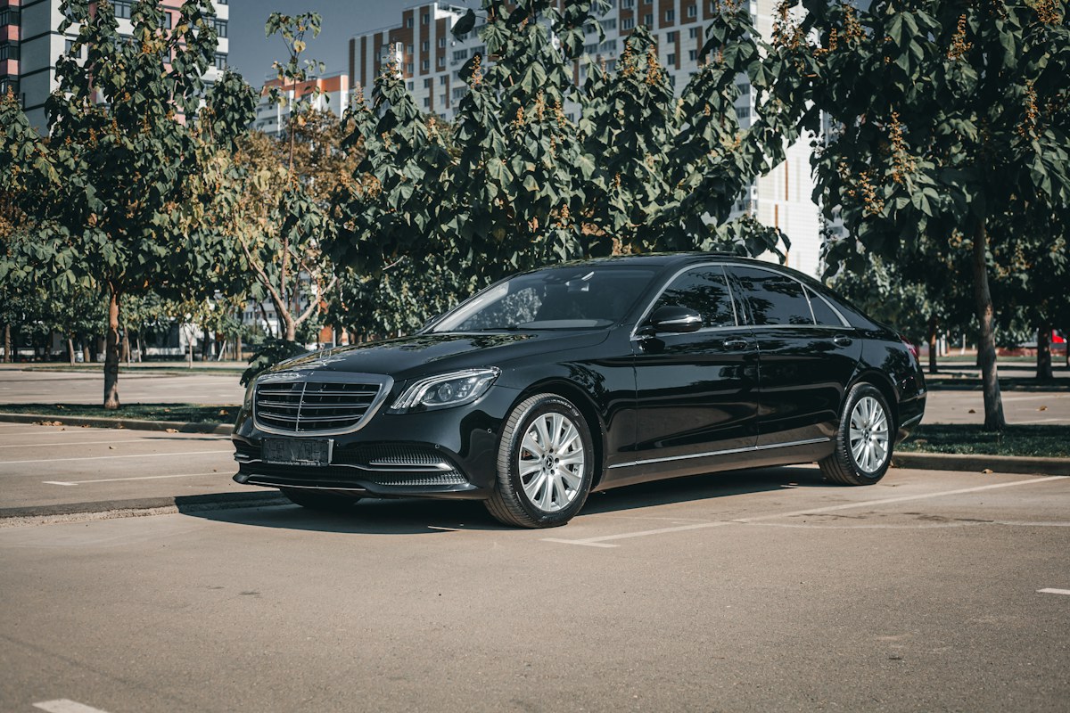 Black luxury sedan car service for a Milwaukee to O’Hare airport transfer